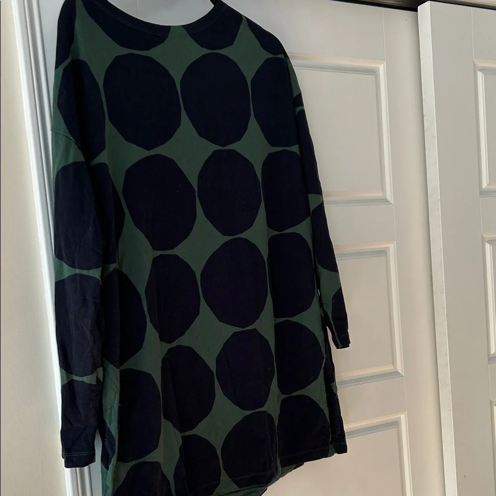 Green and Black Polka Dot Long Sleeve Top - Picture 2 of 3
